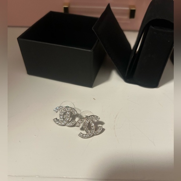 CHANEL silver Rhinestone Curvy Earrings crystal - Picture 1 of 5